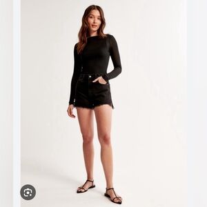 Abercrombie and Fitch The High Rise Mom Short in Black Size 26